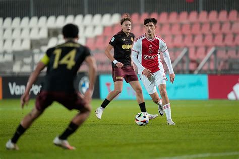 Jong Ajax komt terug van achterstand en wint van Jong FC Utrecht