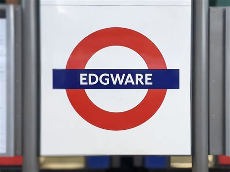 Edgware Station roundel | At Edgware Underground (tube) Stat… | Flickr