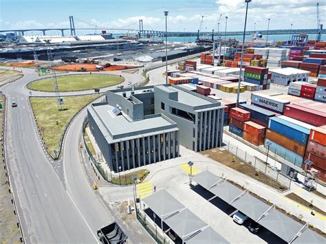 Photo 7 of 42 in DP World Headquarters – Port of Maputo by João Athayde ...