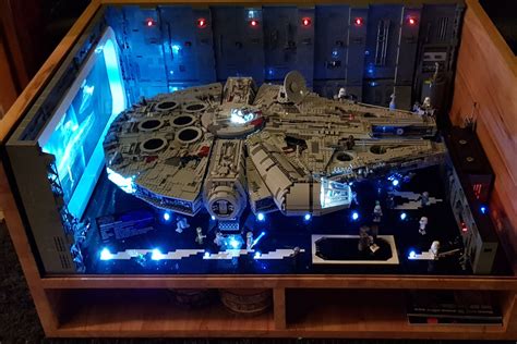 LEGO Star Wars UCS Millennium Falcon 75192: Beleuchteter Hangar | zusammengebaut