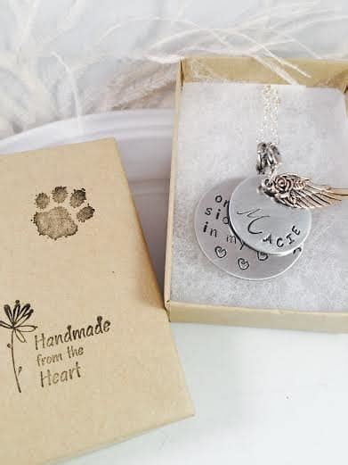 9 Touching Pieces of Pet Memorial Jewelry