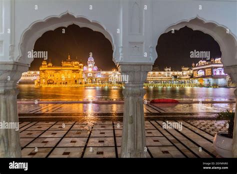 Night view of the Golden Temple Harmandir Sahib in Amritsar, Punjab state, India Stock Photo - Alamy