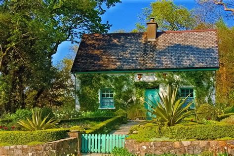 Cottage in Green