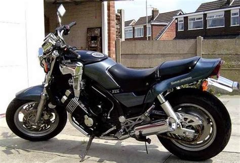 YAMAHA FZX750 - Review and photos