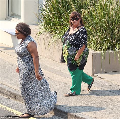 Dawn French enjoys leisurely dinner date with daughter Billie in Australia | Daily Mail Online