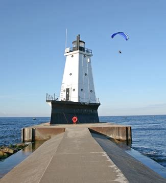 Ludington North Pierhead Lighthouse, Michigan at Lighthousefriends.com