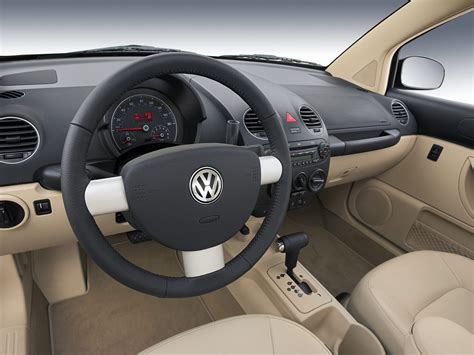 Interior del carro Volkswagen New Beetle 2010 | Lista de Carros