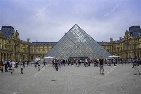 Entrance to the Louvre Museum Paris France September 2017 – Stock Editorial Photo © mila103 ...