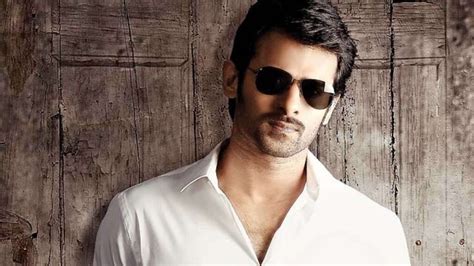 Prabhas Vs Mahesh Babu: Who would you love to go on a date with? | IWMBuzz