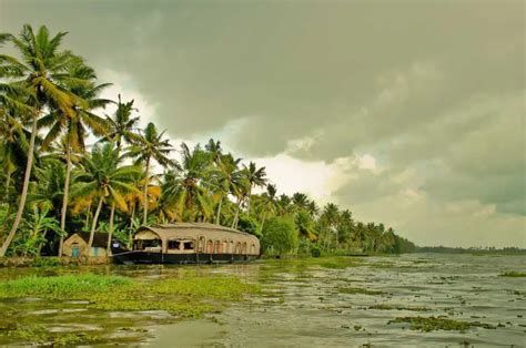 Best Honeymoon Destinations in Kerala | Romantic Honeymoon Places in ...