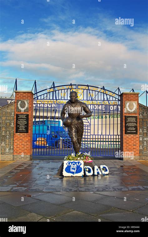 Dixie Dean statue and Wall of Fame in front of the Everton Football ...