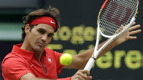 Federer Advances to Tennis Finals