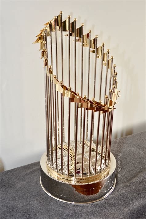 Commissioner’s Trophy (MLB) – TrophyClone