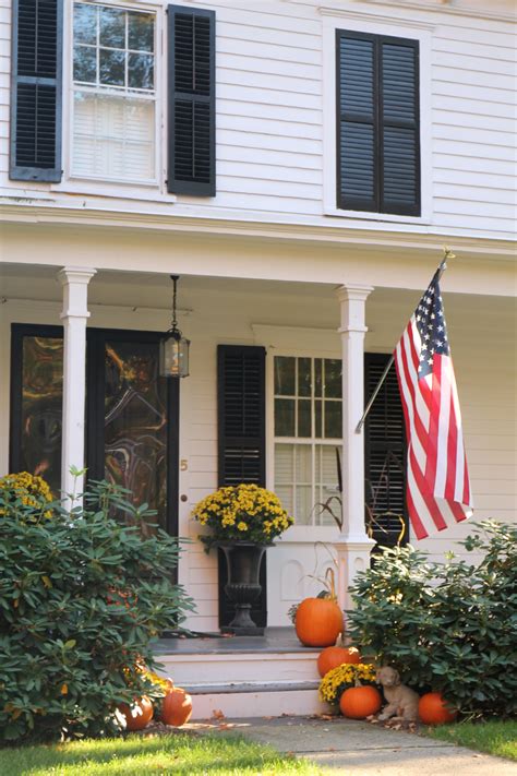 Keeping Up with the Pumpkins: 5 Inspired Ways to Decorate the Porch for ...