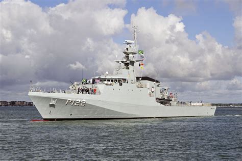 NPaOc 'Araguari' começa viagem para o Brasil - Poder Naval - A informação naval comentada e ...