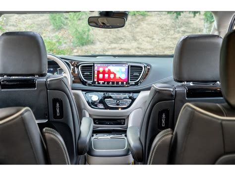 2025 Chrysler Pacifica Hybrid: 182 Interior Photos | U.S. News