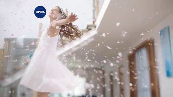 Nivea In-Shower Body Lotion TV Commercial, 'Conveniently Moisturize' - iSpot.tv