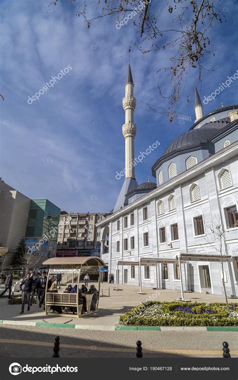 Gemlik Central Mosque – Stock Editorial Photo © EnginKorkmaz #190467128