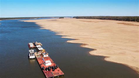 Drought disrupts Mississippi River shipping corridor