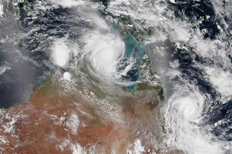 Dos ciclones tropicales en Australia durante el mismo día (con imágenes ...