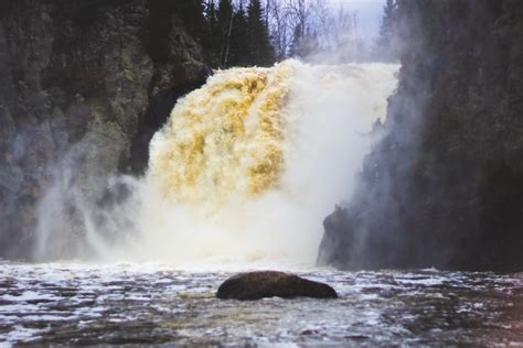 Waterfall at Tettegouche State Park, MN : r/hiking