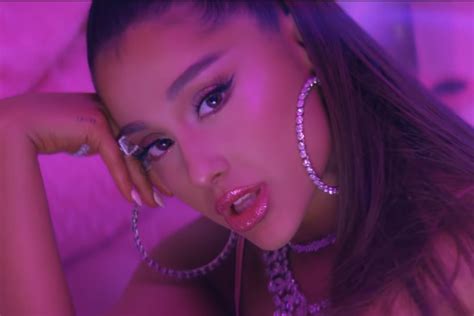 Ariana Grande’s “7 Rings” music video is all about money - Vox