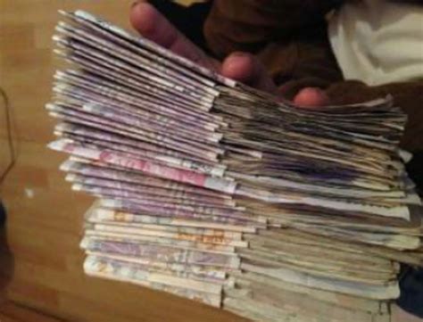 Drug dealing gang pose with cash and drugs - Get West London