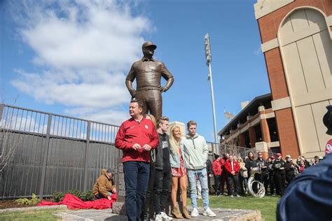 Bob Stoops statue dedication (photos) | Gallery | oudaily.com