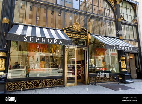 Sephora on Fifth Avenue, New York City, USA Stock Photo: 34090350 - Alamy