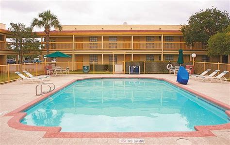 15 Best Pet-Friendly Hotels in San Antonio, TX | PlanetWare