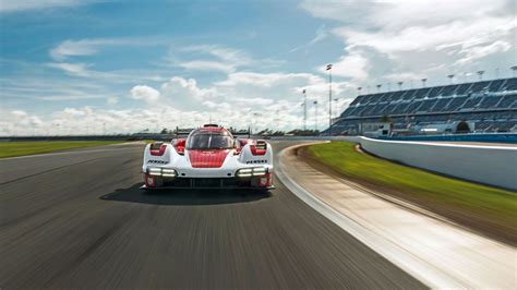 El equipo Porsche Penske Motorsport, listo para el comienzo de la ...