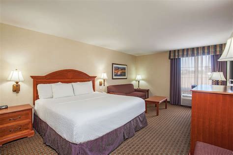 La Quinta Inn & Suites by Wyndham Paso Robles Paso Robles, California, US - Reservations.com