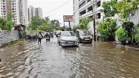 Civic Infrastructure | Following rain alerts from the Alipore weather office KMC huddles to keep ...