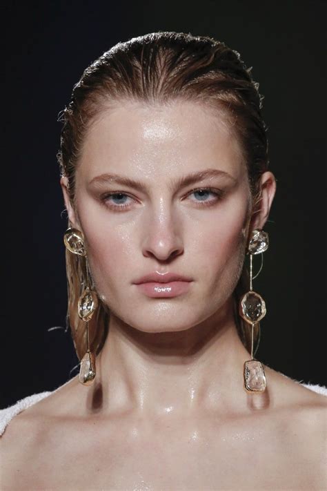 The best spring 2023 makeup trends from fashion week | Fashion show ...