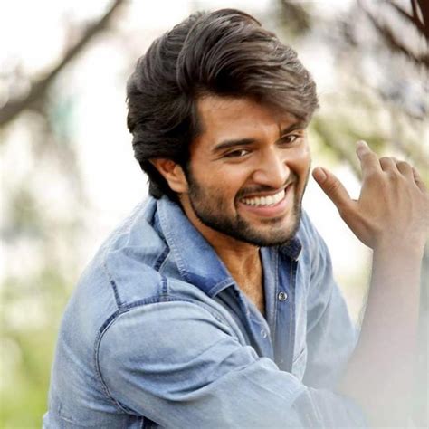 Throwback vijay deverakonda s warm smile in this photo will leave the ...