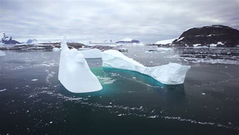 Large icebergs in the water in Antarctica image - Free stock photo - Public Domain photo - CC0 ...