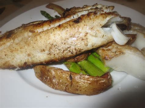 Walleye, steak fries Walleye Recipes, Fish Recipes, Seafood Recipes, Yummy Dinners, Dinner ...