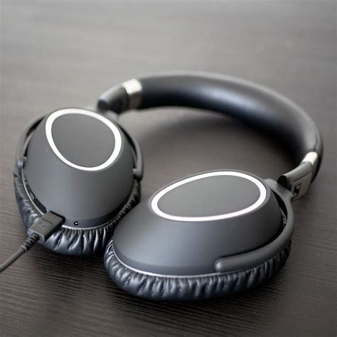 Sennheiser PXC 550 Review: Surprisingly Solid Bluetooth Headphones