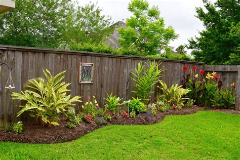 Landscaping Along Fence – Home Design