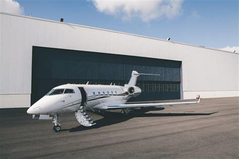 Challenger 300 Private Jet - 8 Passenger Private Jet Flights & Rates - Jet Edge