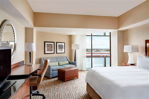 Downtown San Diego Hotel Rooms and Suites | Marriott Marquis San Diego Marina