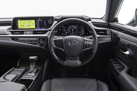 Lexus ES 300h interior & comfort | DrivingElectric