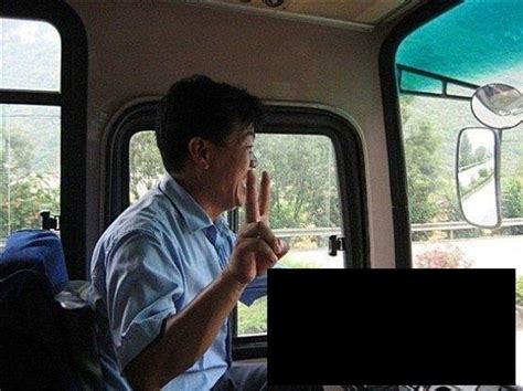 Chinese bus driver has his own way to drive! (6 pics) - Izismile.com