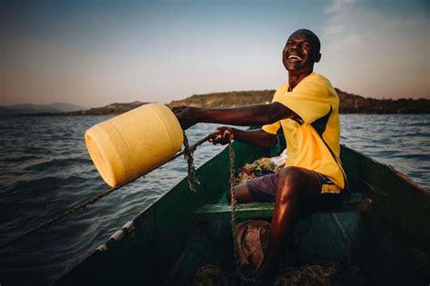 Fascinating Photographs of Luo Tribe | African people, Kenya ...