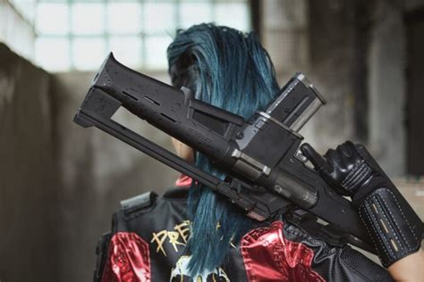 Vivid Cosplay of Young Rogue from Cyberpunk 2077