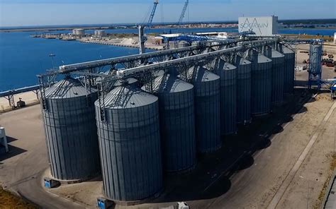 Flat bottom silos