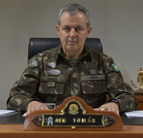 General Tomás Paiva assume oficialmente comando do Exército