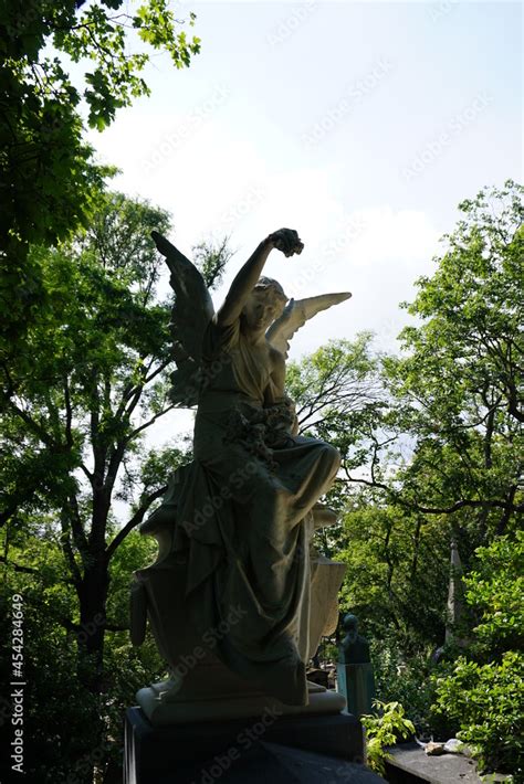 Père Lachaise statue 2021 Stock Photo | Adobe Stock