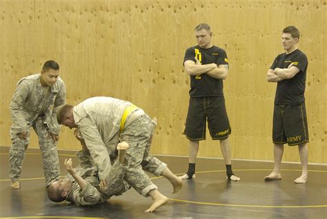 Army combatives training is helping today's Soldier become more ...