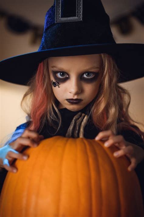 These Witch Makeup Ideas Will Seriously Creep Everyone Out | Face painting halloween, Halloween ...